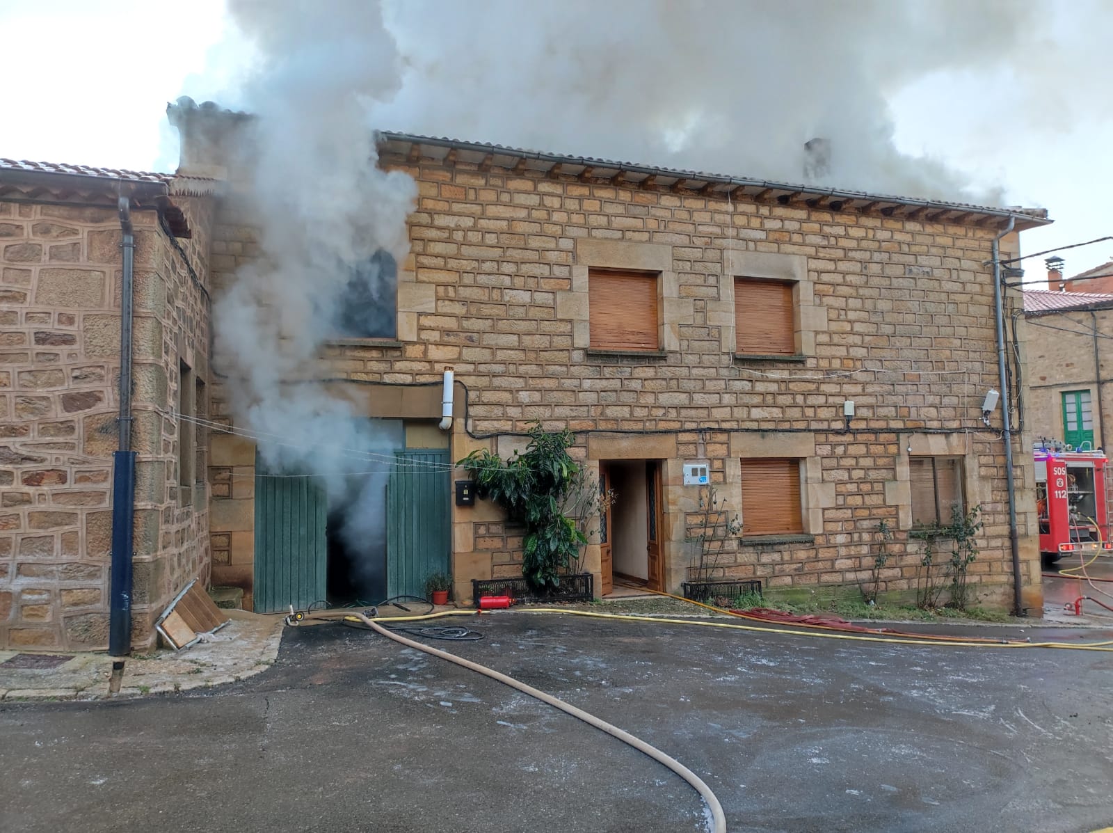 Fotos: Incendio en la localidad burgalesa de Palacios de la Sierra