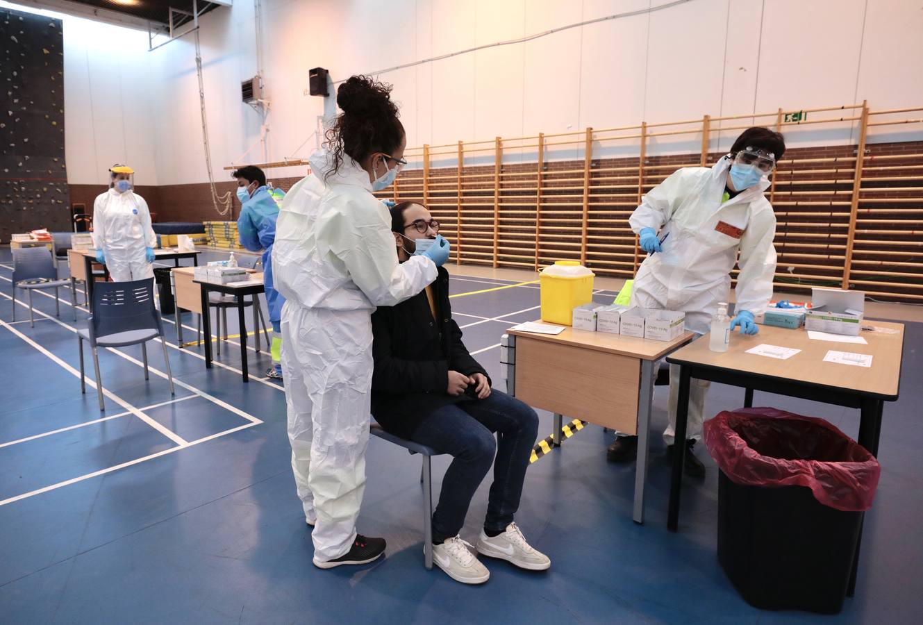 Fotos: Test rápidos de antígenos en la Universidad de Valladolid