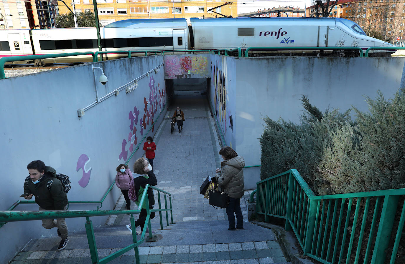 Paso subterráneo de la plaza del Pintor Díaz-Caneja.