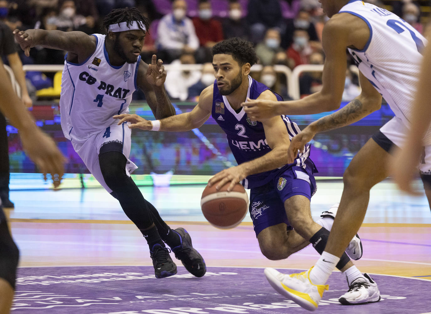 Fotos: Derrota del UEMC Real Valladolid ante el CB Prat (71-95)