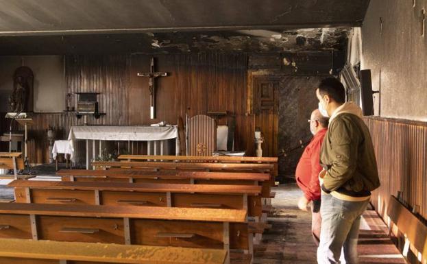 Imagen. Interior del la iglesia quemada. 