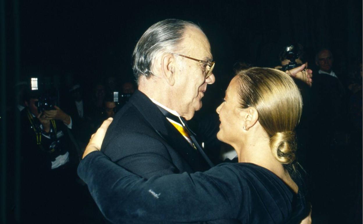 Camilo José Cela y Marina Castaño.