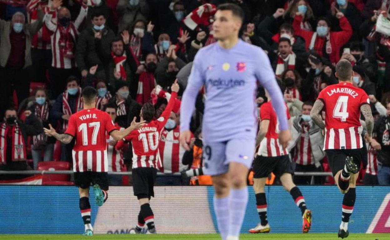 El Athletic noquea al Barça en un homenaje a la Copa