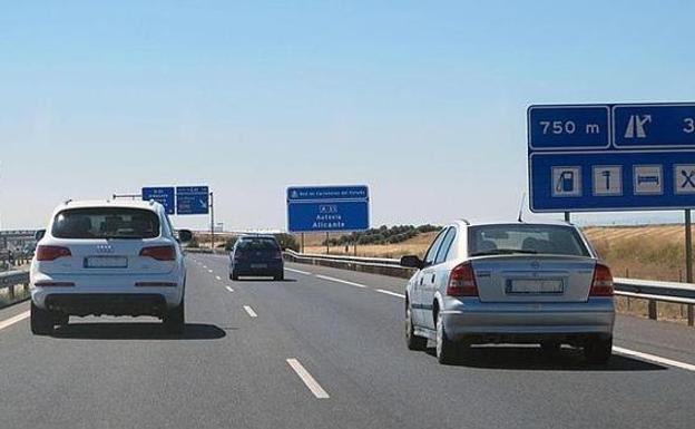 Cómo saber si guardo la separación adecuada con el coche de delante