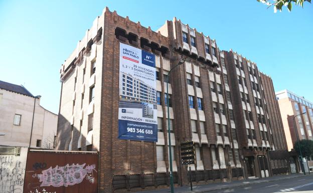 Oblatas.  La empresa Norforest anuncia la construcción de un bloque para 39 pisos en esta parcela de la calle Rondilla de Santa Teresa. 