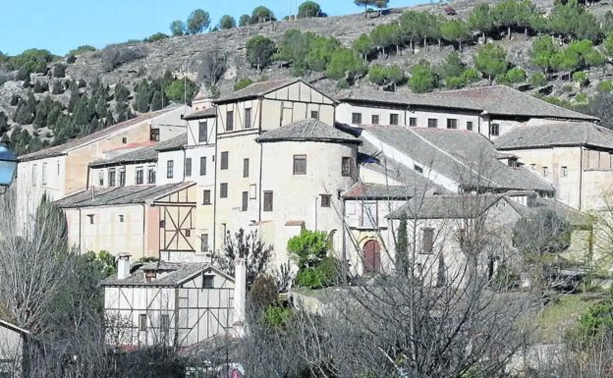Vista del abigarrado conjunto de construcciones que forman el monasterio de San Vicente el Real. 