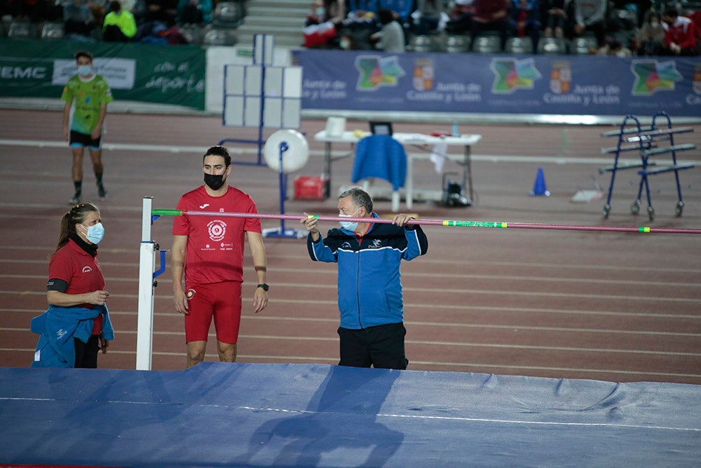 Bruno Hortelano, ilustres integrantes del 4x400, junto al salmantino Álvaro de Arriba, los grandes protagonistas de la tarde de atletismo en la Carlos Gil Pérez