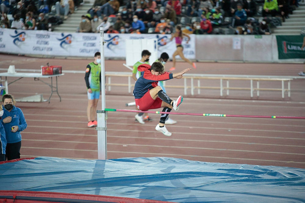 Bruno Hortelano, ilustres integrantes del 4x400, junto al salmantino Álvaro de Arriba, los grandes protagonistas de la tarde de atletismo en la Carlos Gil Pérez
