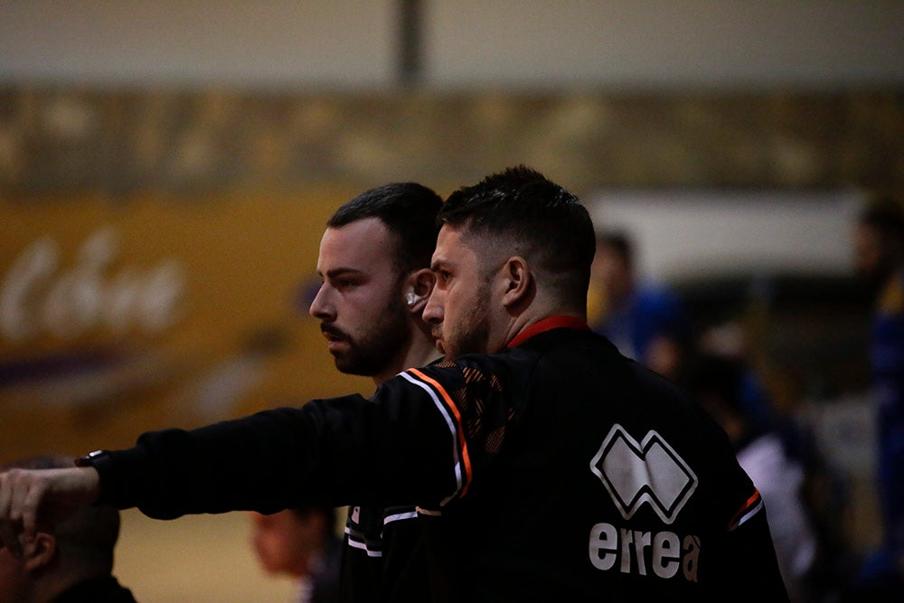 El BM Salamanca supera al Villa de Luanco de menos a más y sigue sin marcarse límites (34-32)