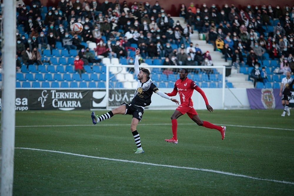 Espectacular remontada final de Unionistas ante el Rayo Majadahonda para volver al play-off (2-1)