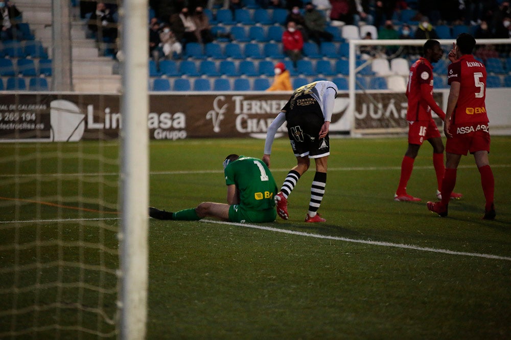 Espectacular remontada final de Unionistas ante el Rayo Majadahonda para volver al play-off (2-1)