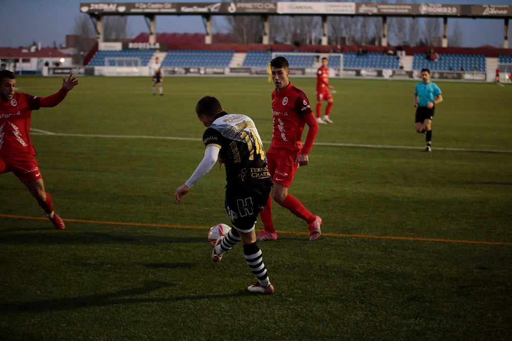 Espectacular remontada final de Unionistas ante el Rayo Majadahonda para volver al play-off (2-1)