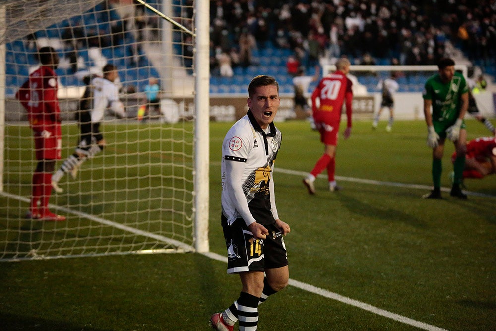 Espectacular remontada final de Unionistas ante el Rayo Majadahonda para volver al play-off (2-1)