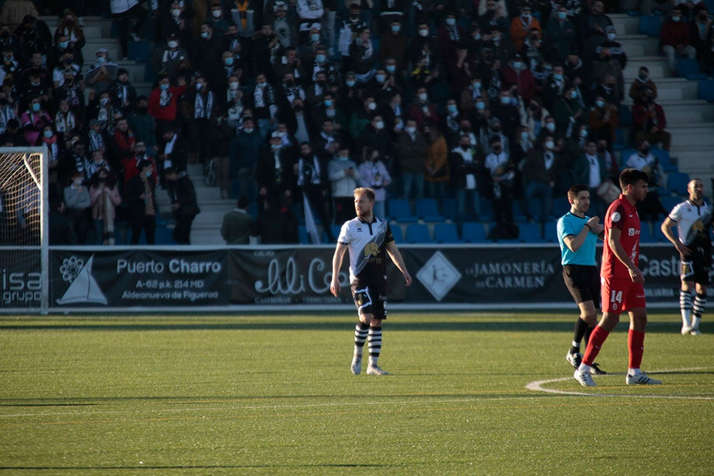 Espectacular remontada final de Unionistas ante el Rayo Majadahonda para volver al play-off (2-1)