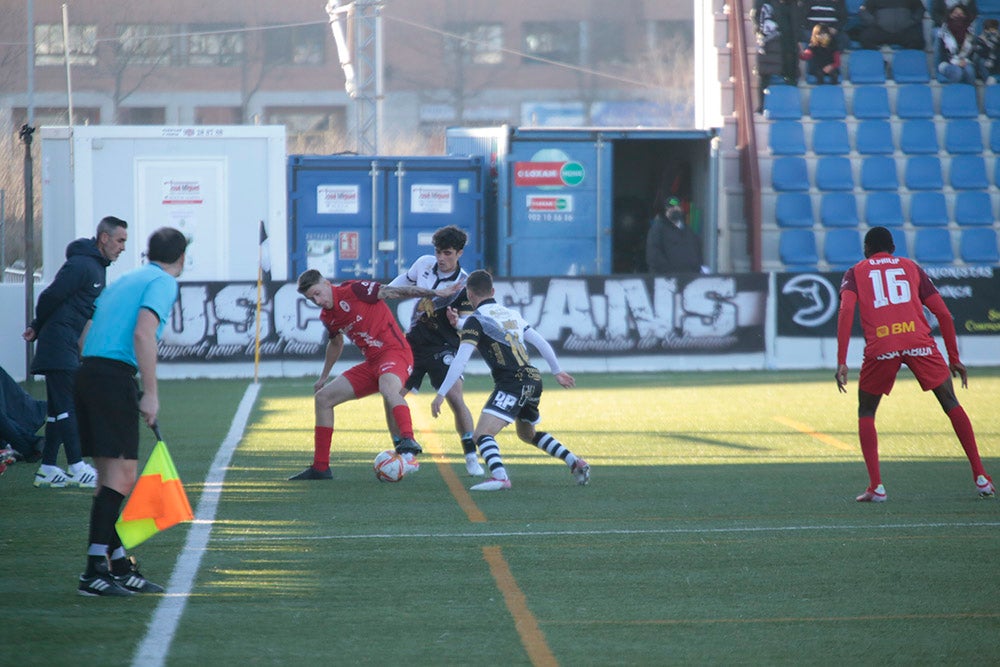 Espectacular remontada final de Unionistas ante el Rayo Majadahonda para volver al play-off (2-1)