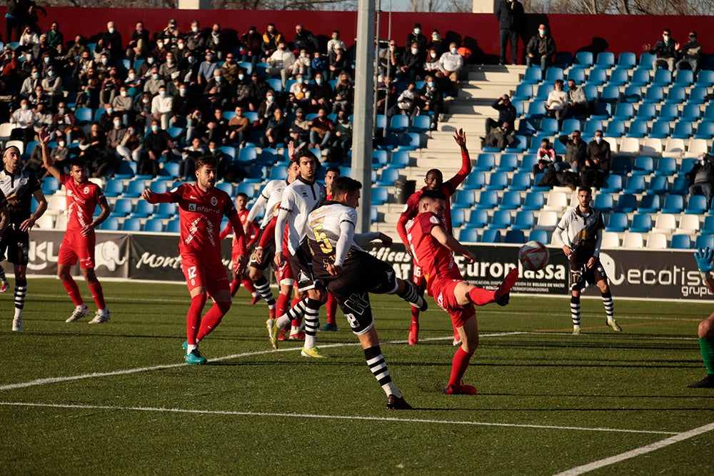 Espectacular remontada final de Unionistas ante el Rayo Majadahonda para volver al play-off (2-1)