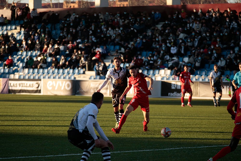 Espectacular remontada final de Unionistas ante el Rayo Majadahonda para volver al play-off (2-1)