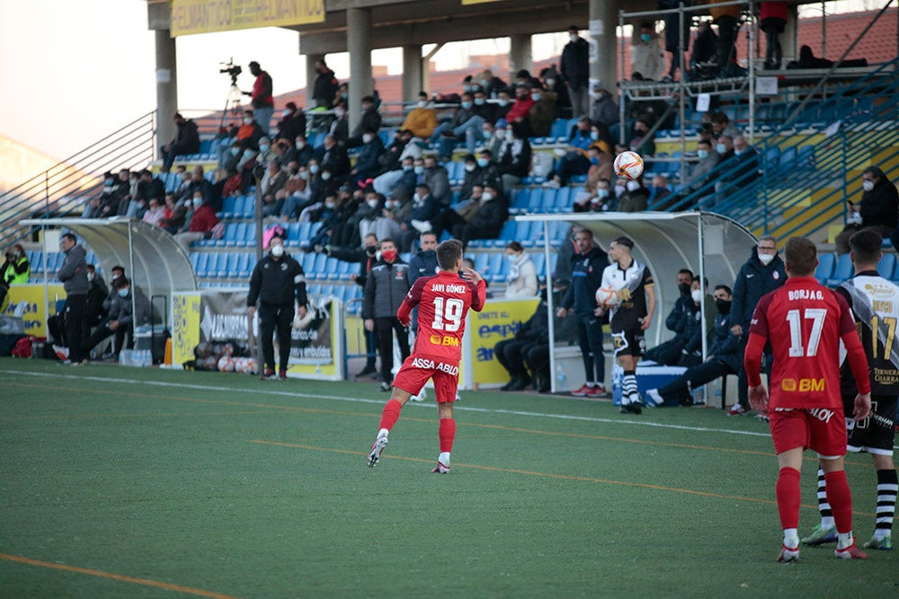 Espectacular remontada final de Unionistas ante el Rayo Majadahonda para volver al play-off (2-1)