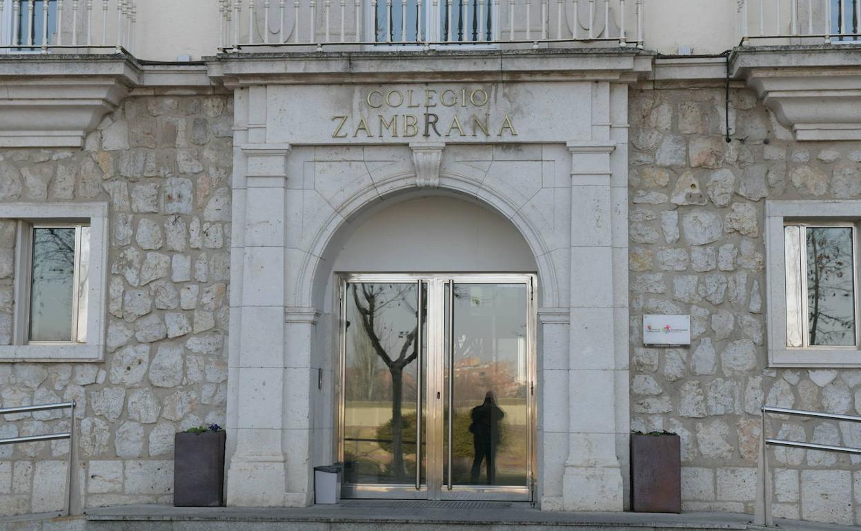 Fachada exterior del centro Zambrana, donde internarán los tres menores. 