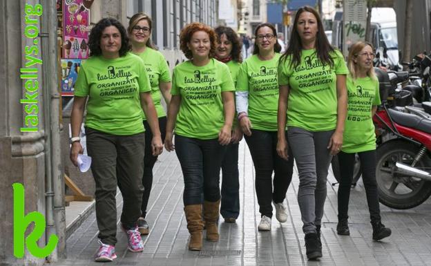 Un grupo de 'kellys' vistiendo camisetas que visibilizan sus reivindicaciones. 