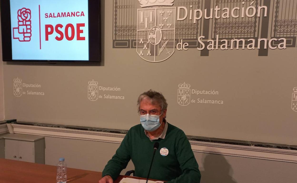 Fernando Rubio, portavoz del grupo, durante la rueda de prensa de esta mañana. 