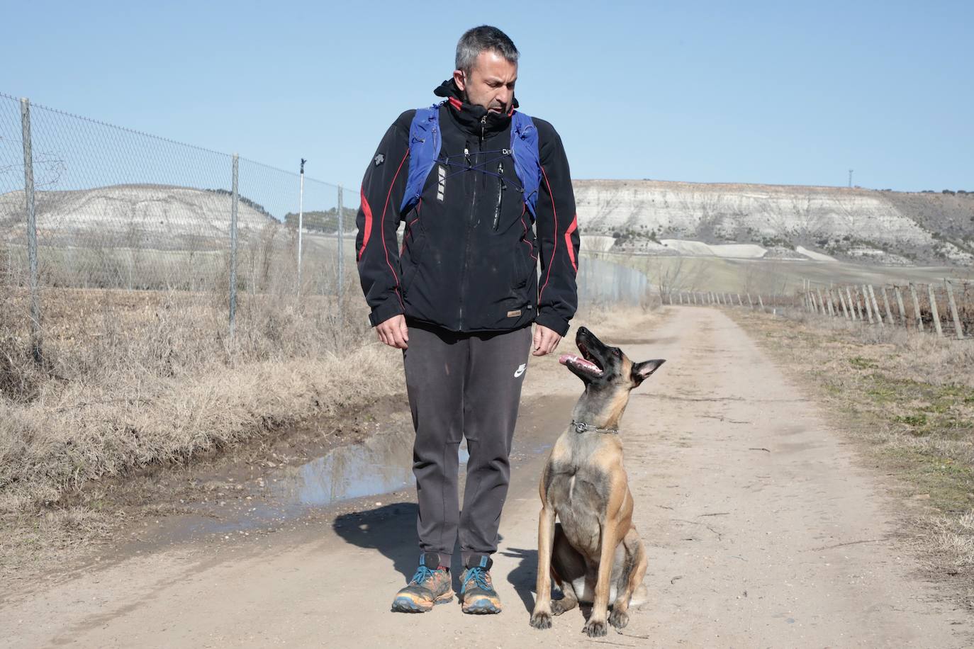 Fotos: David González y su perra Luna, voluntarios en la búsqueda de Esther López