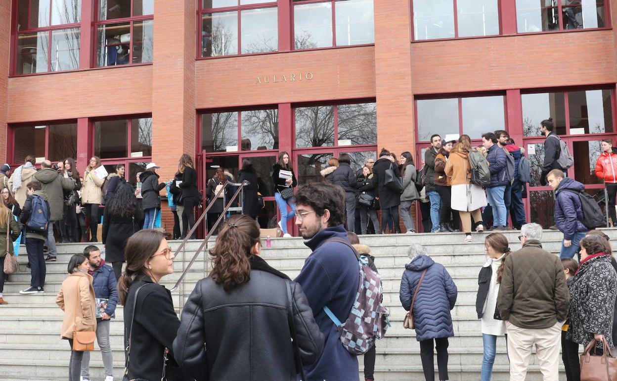 Aspirantes a un aplaza de especialización en la convocatorio de 2020 en Valladolid. 