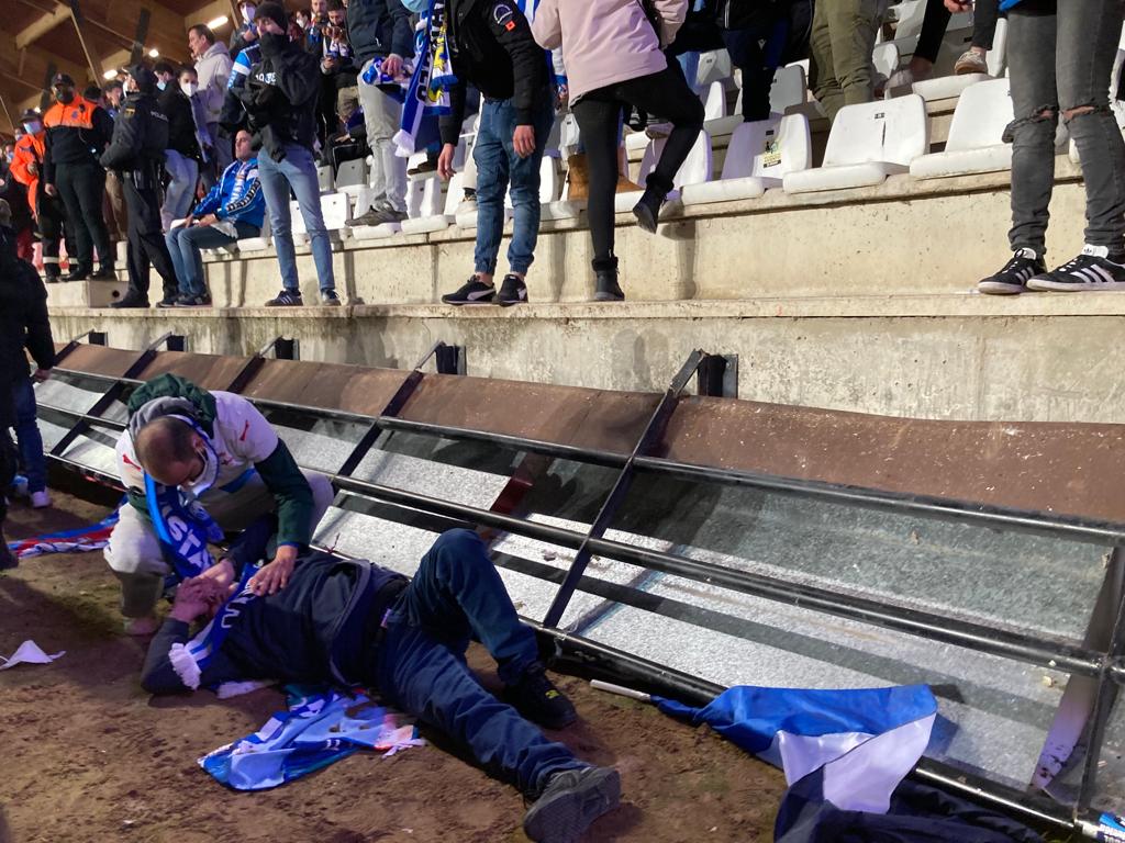 Fotos: La grada del estadio Río de la Plaza de Zamora se viene abajo