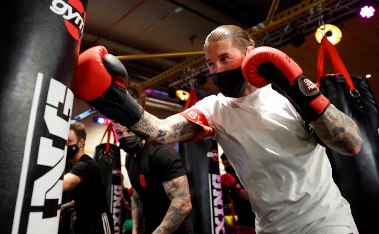 Sergio Ramos entrena en el gimnasio que lleva su nombre en Madrid. 