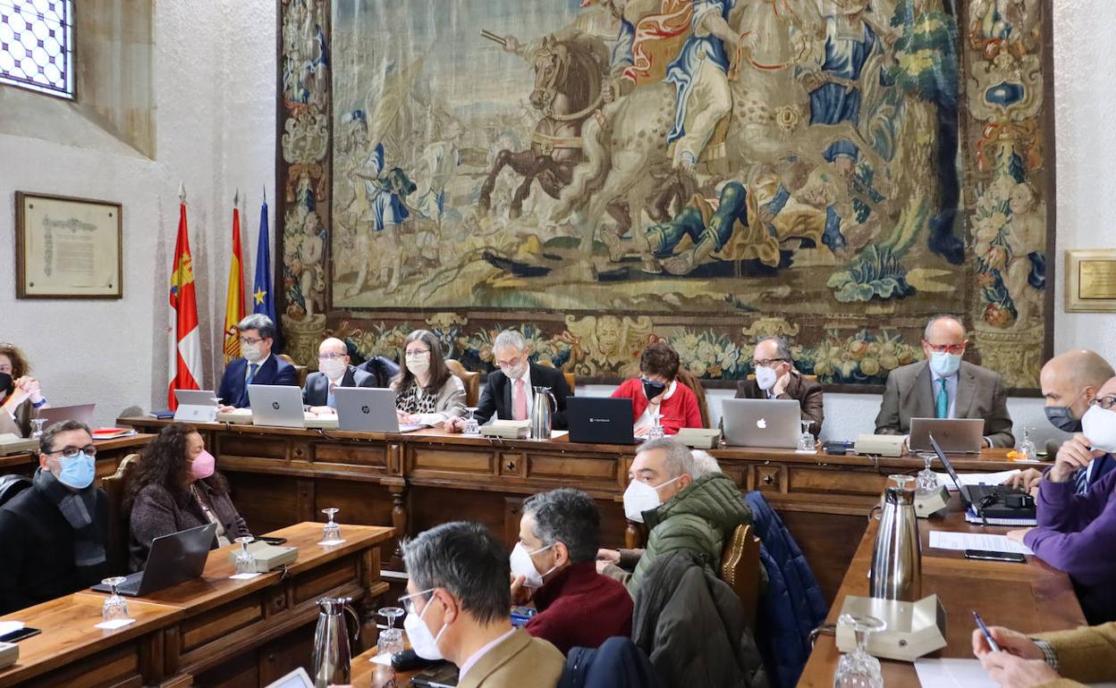 Consejo de gobierno en la Capilla. 