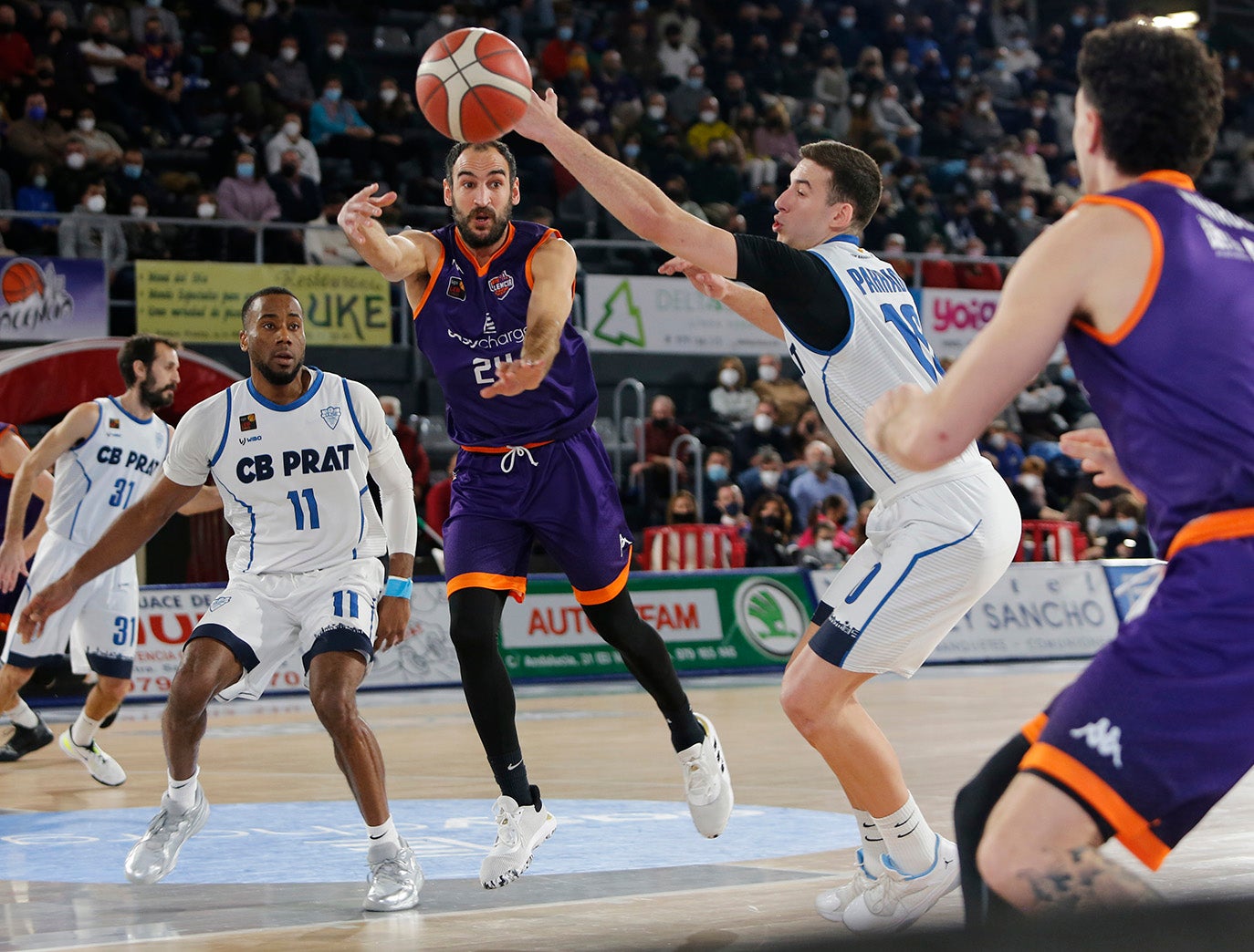 EasyCharger Palencia Baloncesto 74 - 83 C.B Prat