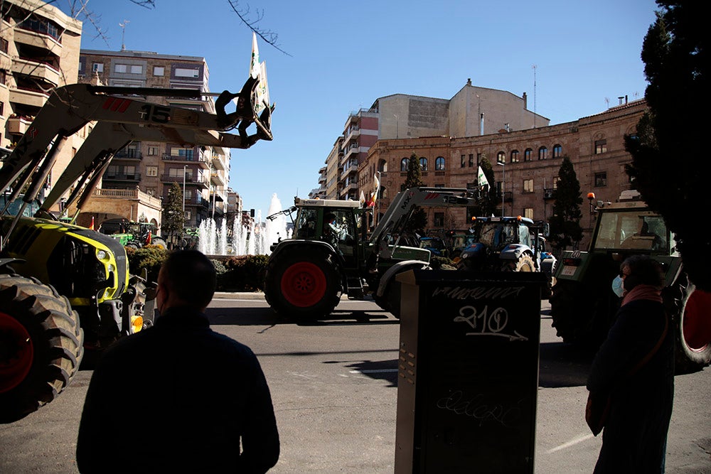 Cientos de tractores y miles de personas 'toman' Salamanca para exigir rentabilidad en el campo