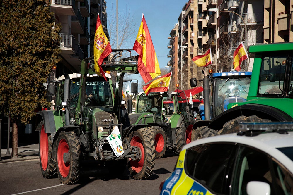 Cientos de tractores y miles de personas 'toman' Salamanca para exigir rentabilidad en el campo