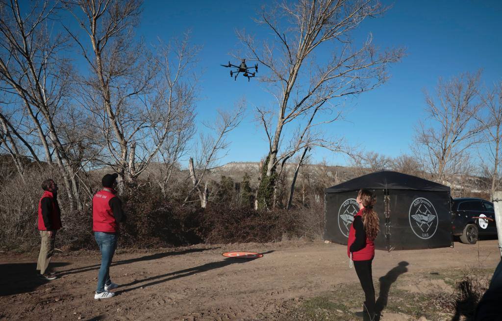 Los voluntarios de Asocación Desaparecidos prestan su apoyo en Traspinedo. 