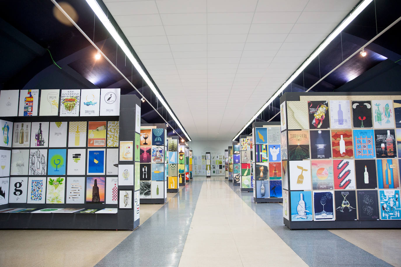 Una de las exposiciones con los carteles de anteriores ediciones. 