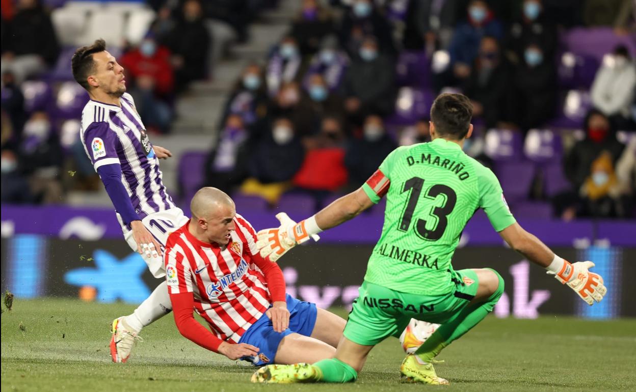 El Real Valladolid se impone al Sporting a base de pico y pala