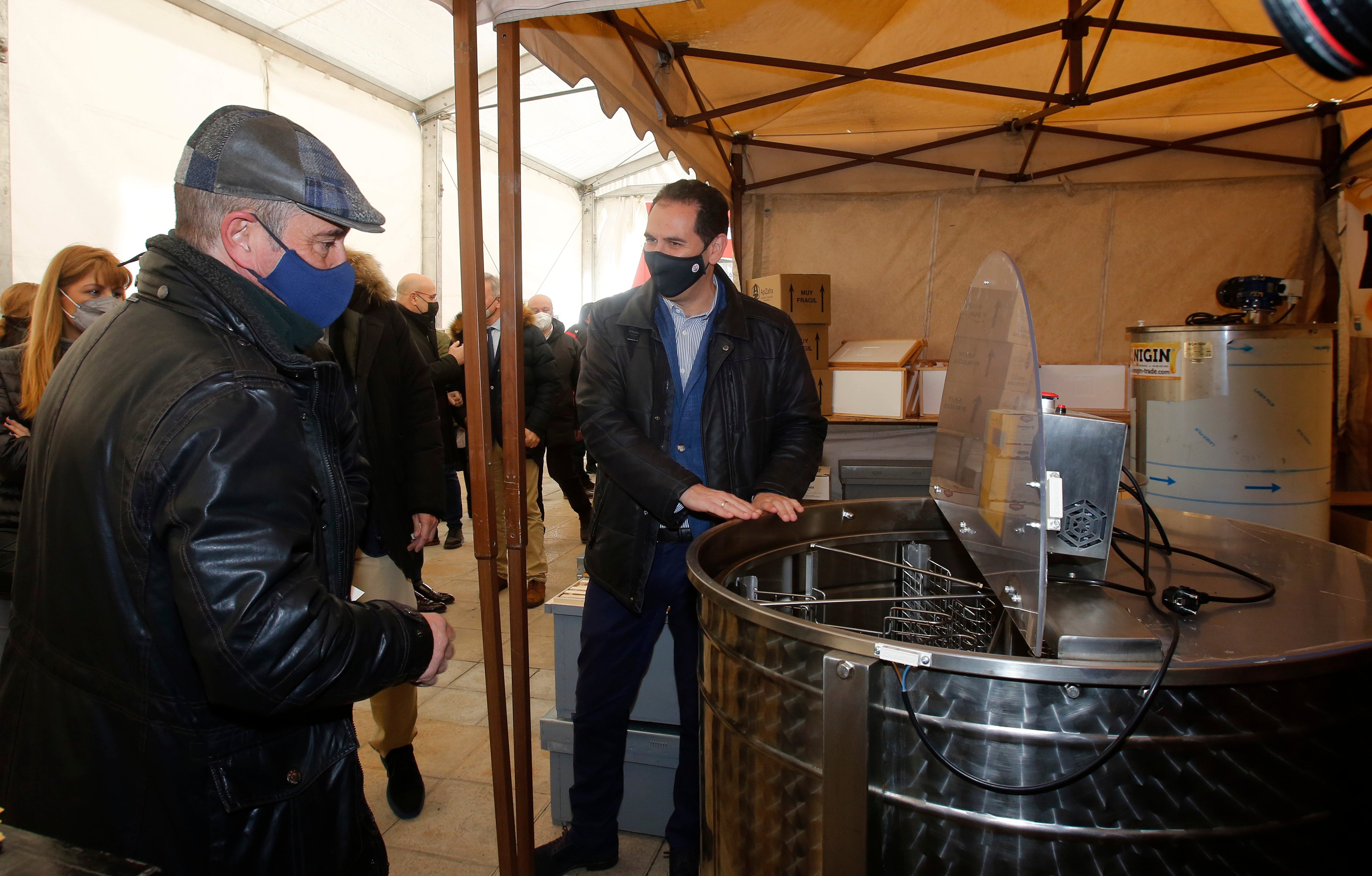 Inauguración de la III Feria de Apicultura en Palencia