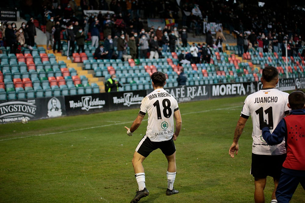 El Salamanca CF UDS, que ganaba con uno menos al Leganés B, cedió el empate en el 89 y seguirá una jornada más en posición de descenso