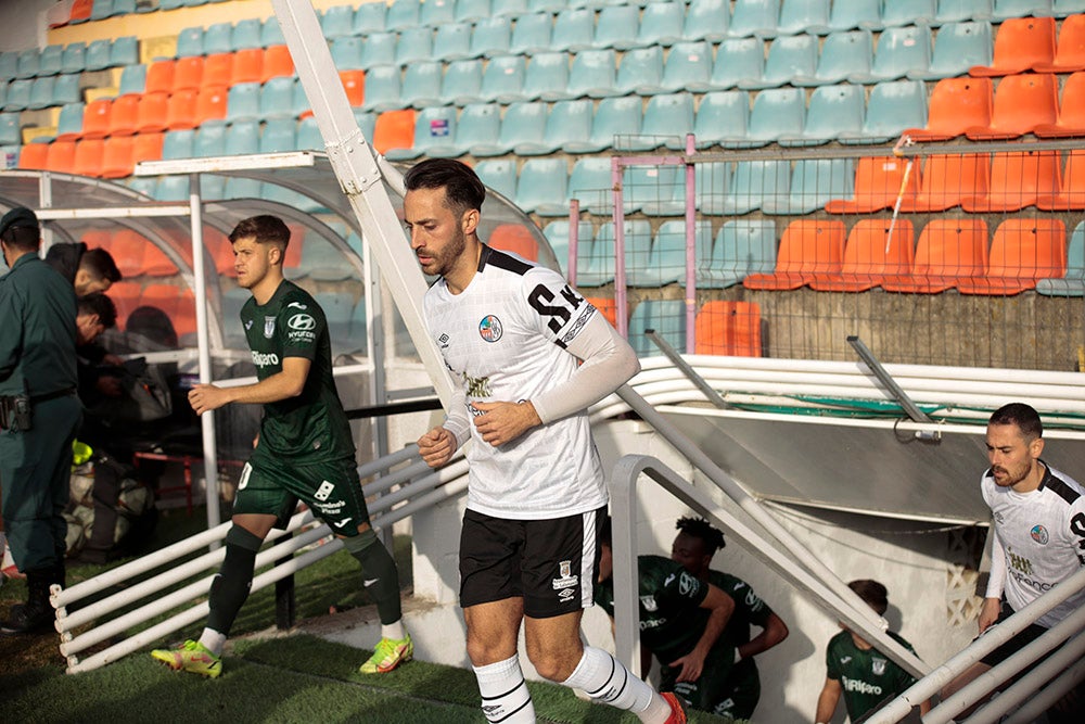 El Salamanca CF UDS, que ganaba con uno menos al Leganés B, cedió el empate en el 89 y seguirá una jornada más en posición de descenso