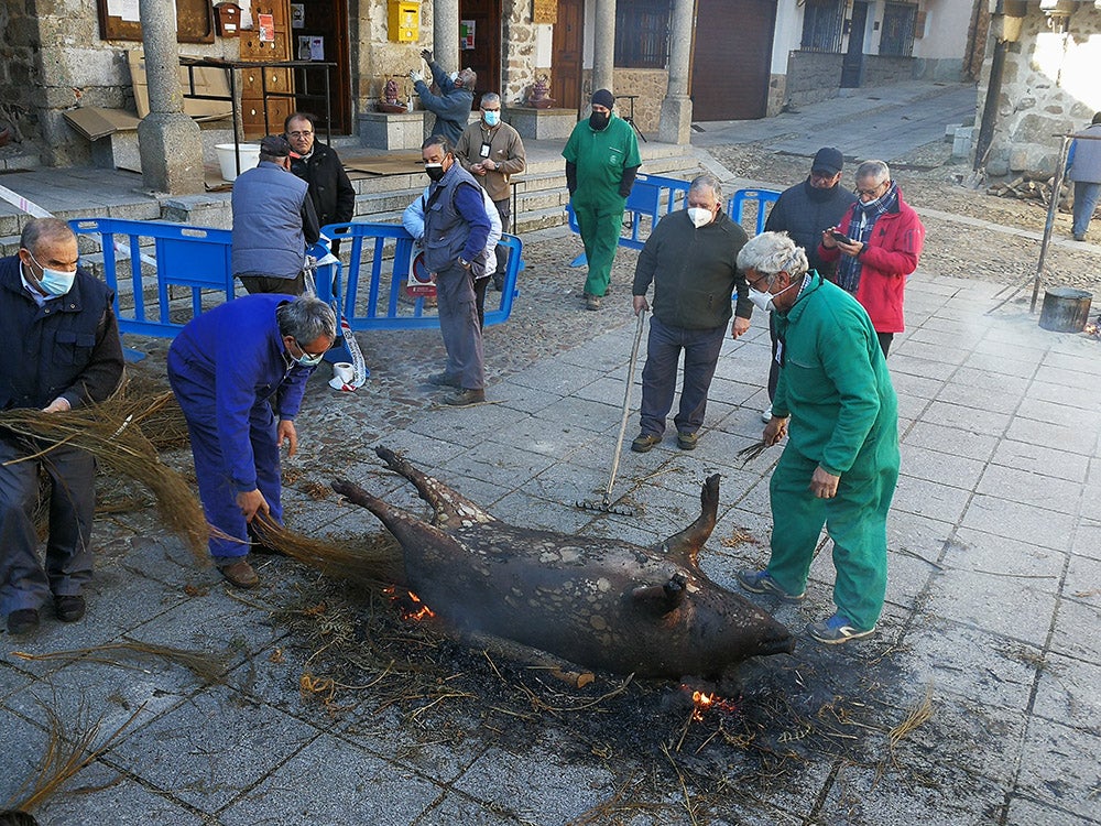 San Esteban de la Sierra disfruta de su tradicional Fiesta de la Matanza