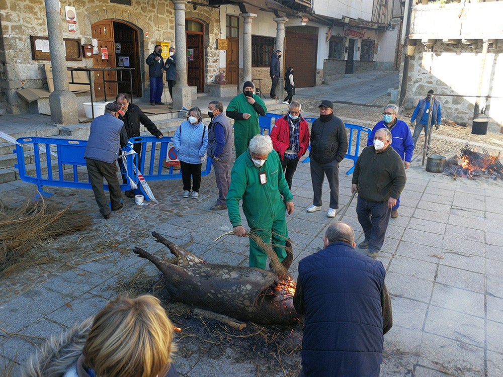 San Esteban de la Sierra disfruta de su tradicional Fiesta de la Matanza