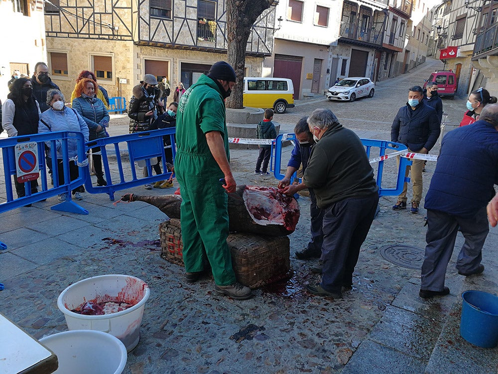 San Esteban de la Sierra disfruta de su tradicional Fiesta de la Matanza