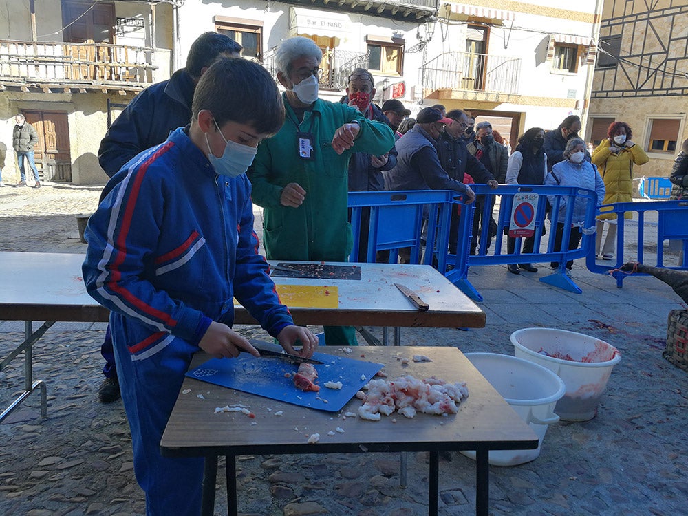 San Esteban de la Sierra disfruta de su tradicional Fiesta de la Matanza