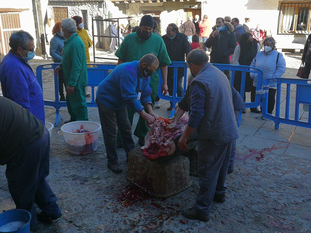 San Esteban de la Sierra disfruta de su tradicional Fiesta de la Matanza