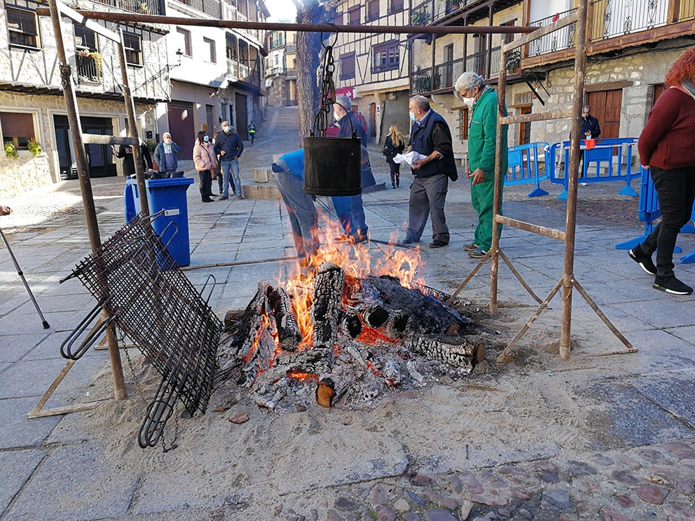 San Esteban de la Sierra disfruta de su tradicional Fiesta de la Matanza