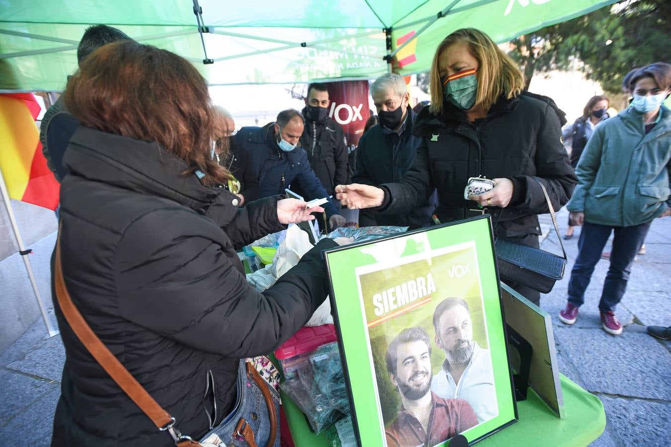 Fotos: Mitin de Vox en Valladolid con la diputada Macarena Olona