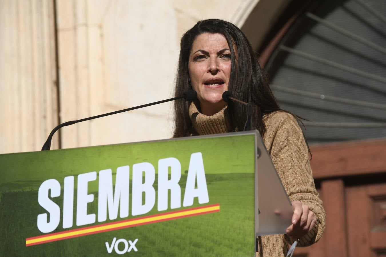 Fotos: Mitin de Vox en Valladolid con la diputada Macarena Olona