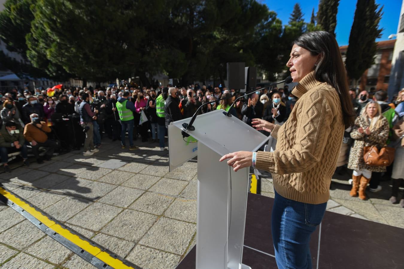 Fotos: Mitin de Vox en Valladolid con la diputada Macarena Olona
