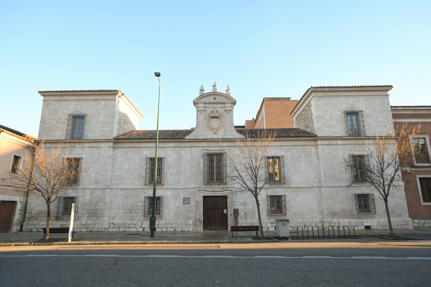 Edificio de la 'Cárcel Vieja', hoy Biblioteca Reina Sofía.