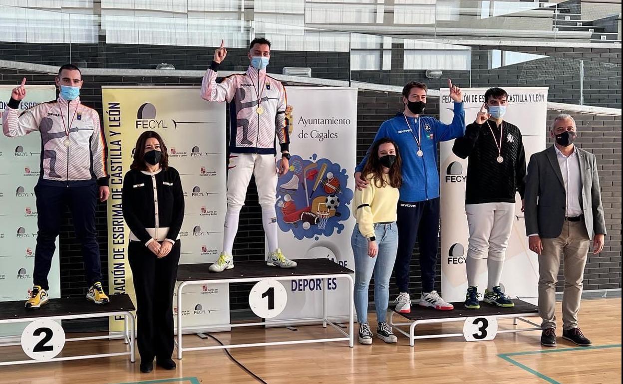 Podio de ganadores del torneo. 